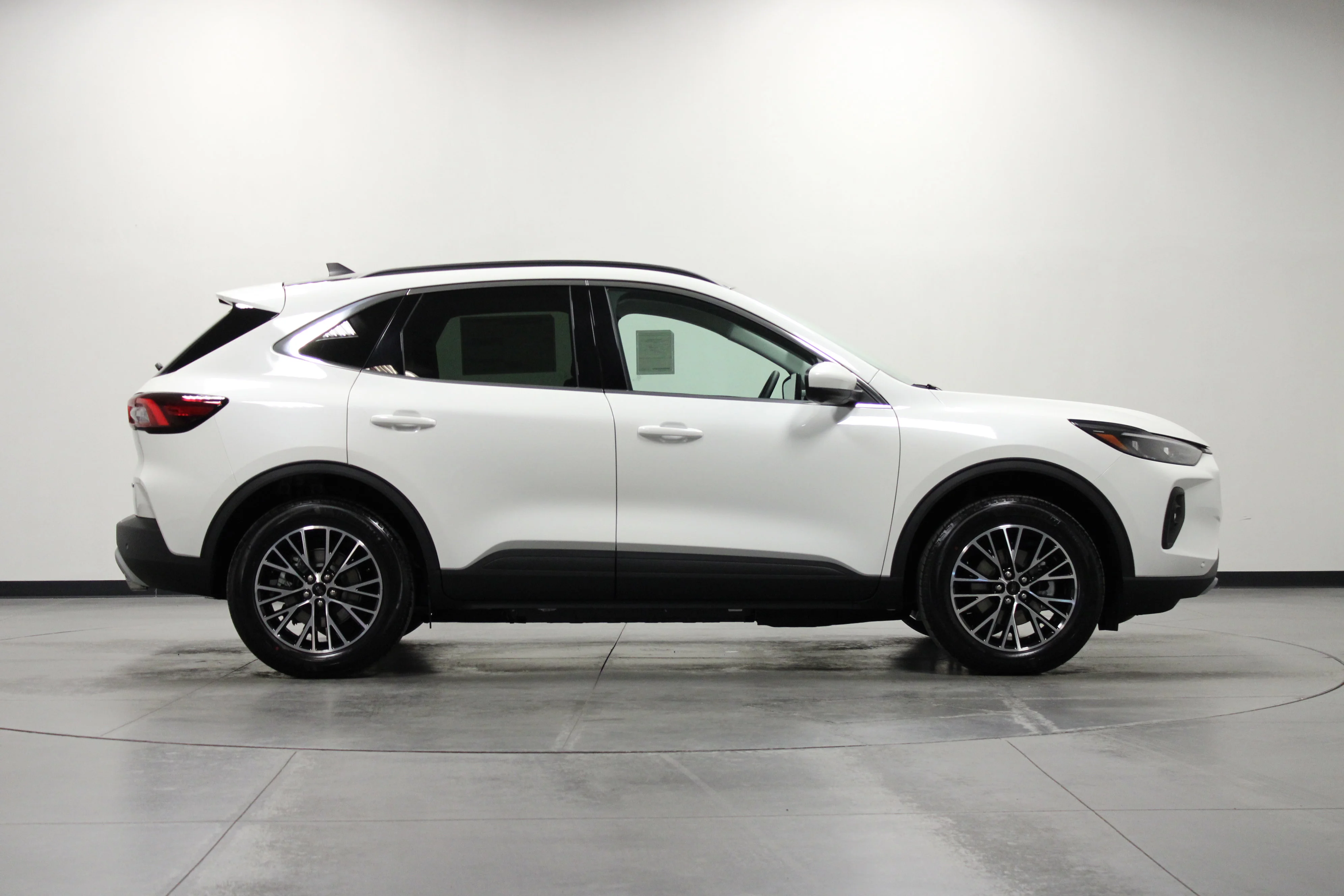 Used 2025 Star White Metallic Tri-Coat Ford PHEV image 3