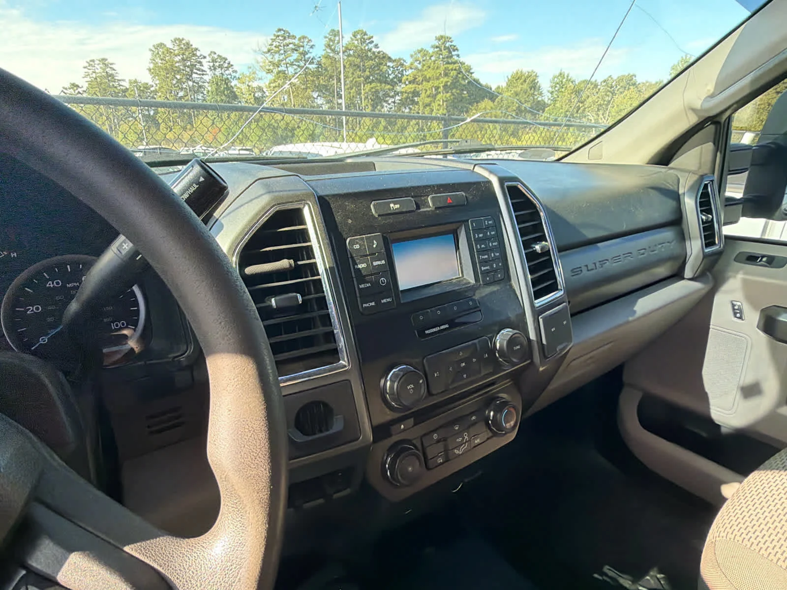 Used 2017 Oxford White Ford XLT image 9
