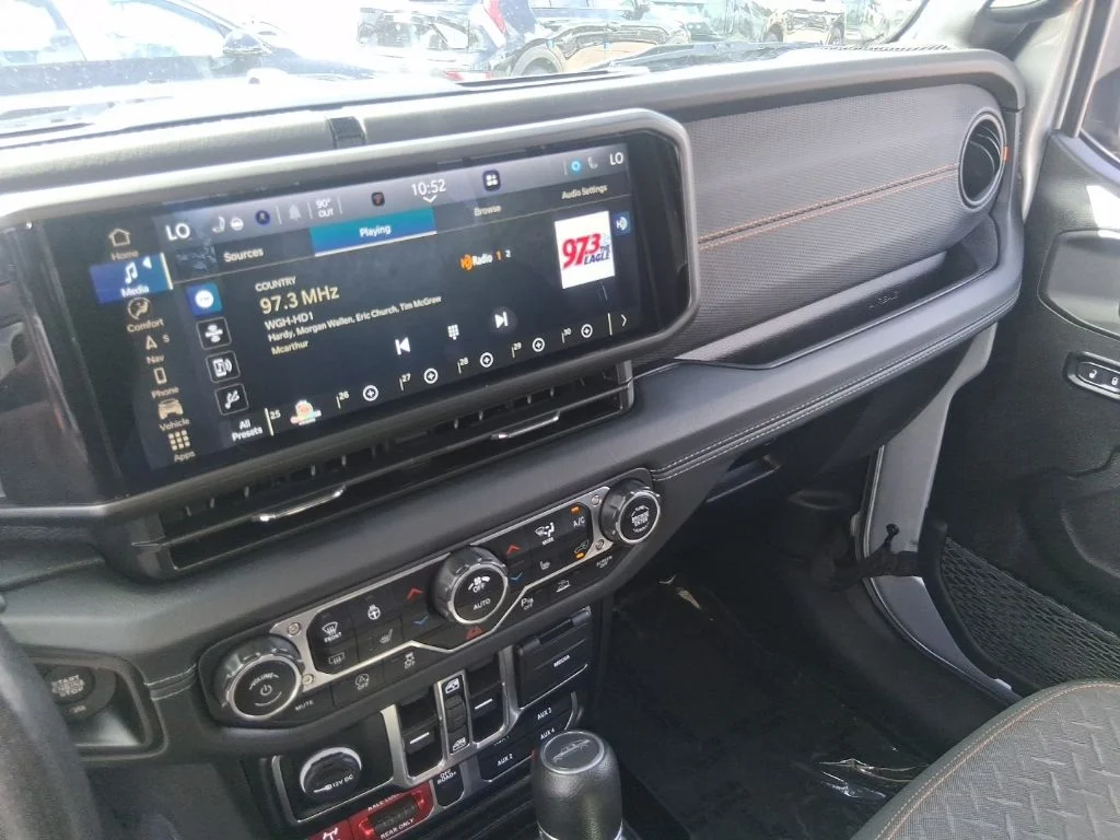 Used 2024 Silver Jeep Mojave image 15