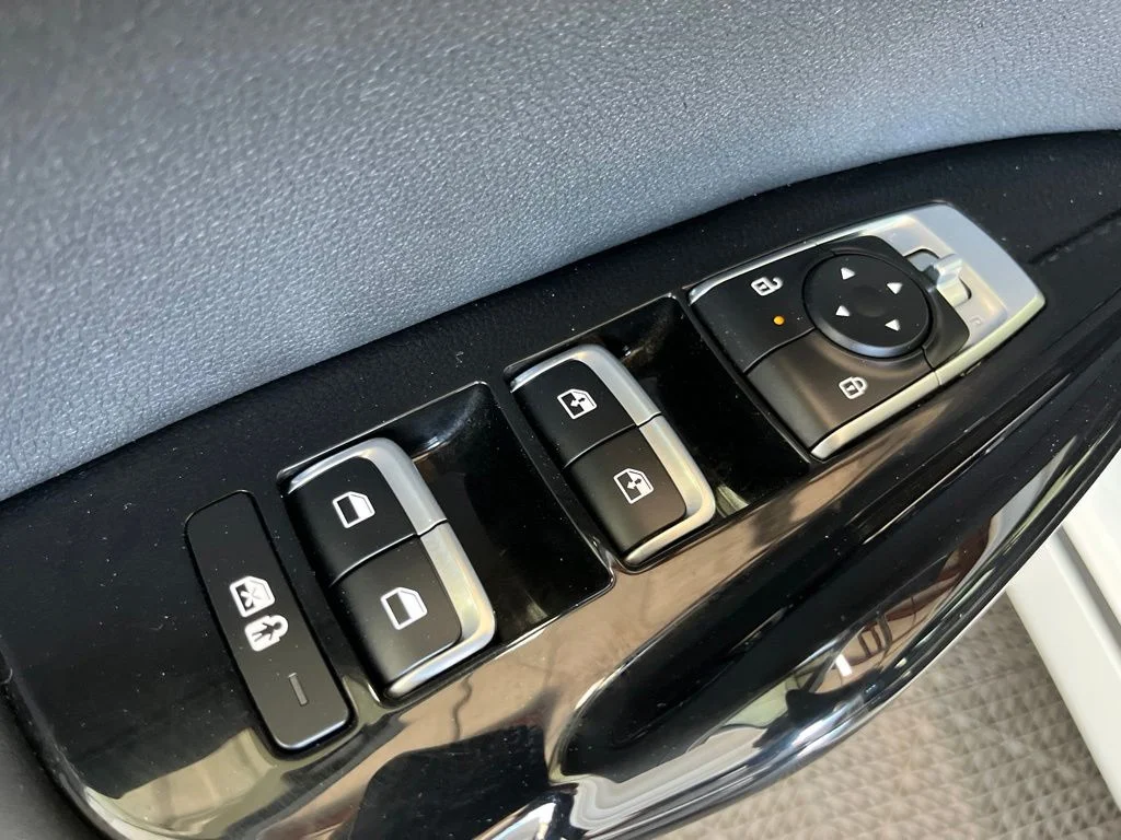 Used 2025 White Kia GT-Line image 4