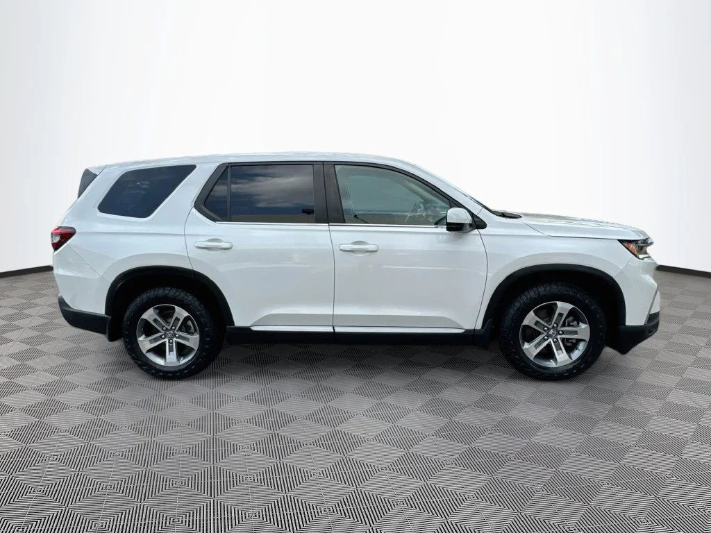 Used 2024  Honda EX-L image 5