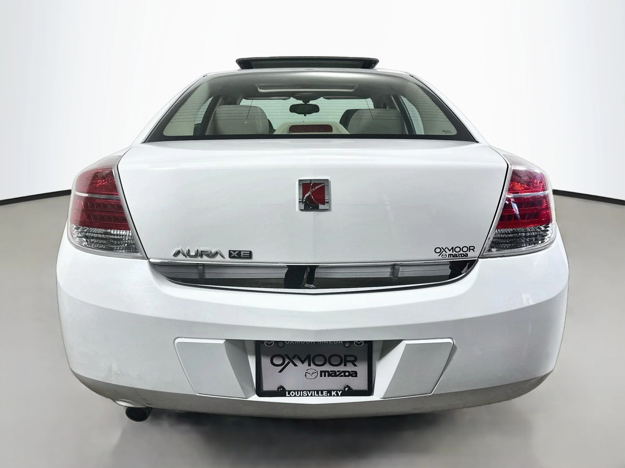 Used 2009 Polar White Saturn XE image 6