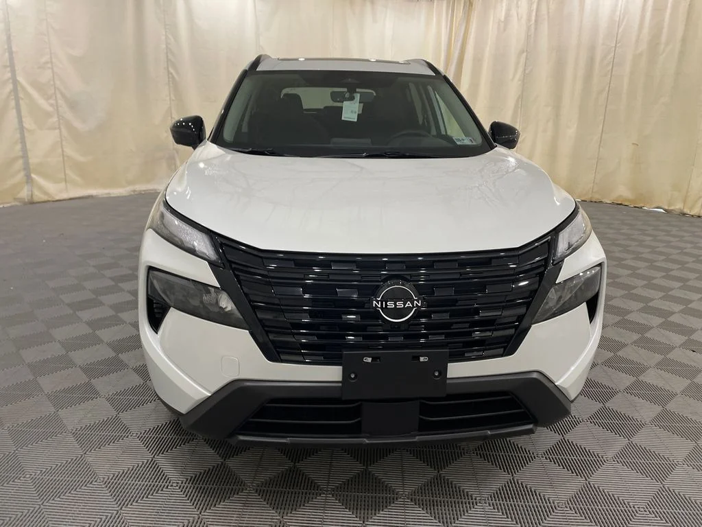 New 2026 Everest White Pearl TriCoat Nissan Dark Armor™ image 2