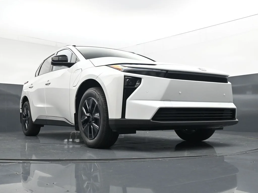 New 2026 Wind Chill Pearl <sup>1</sup> Toyota  XLE image 29