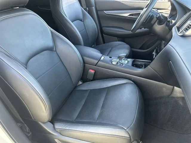 Used 2022 Majestic White INFINITI Luxe image 12
