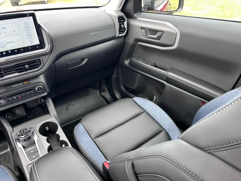 New 2025 Ruby Red Metallic Tinted Clearcoat Ford Outer Banks® image 18