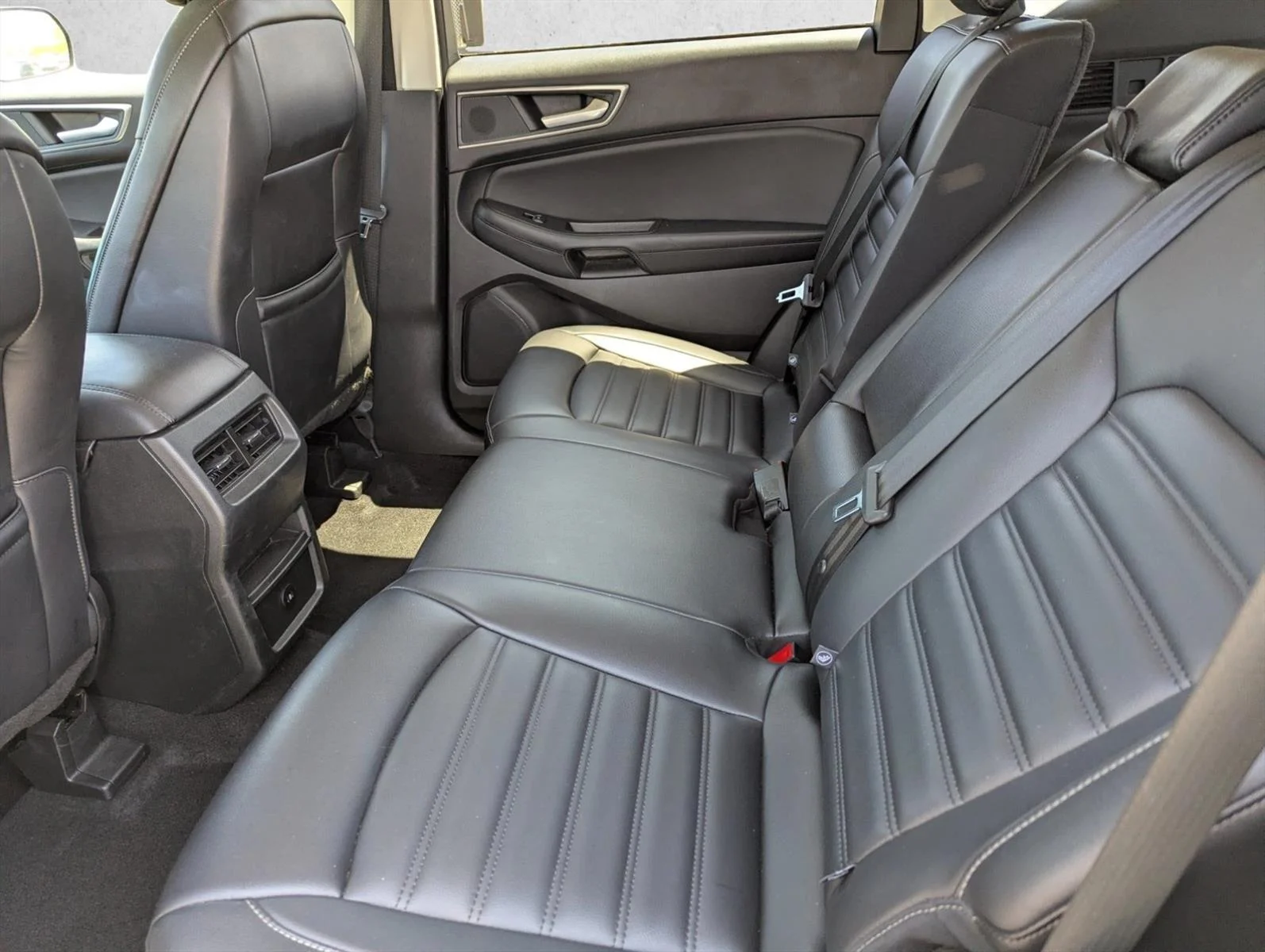 Used 2024 Oxford White Ford SEL image 23