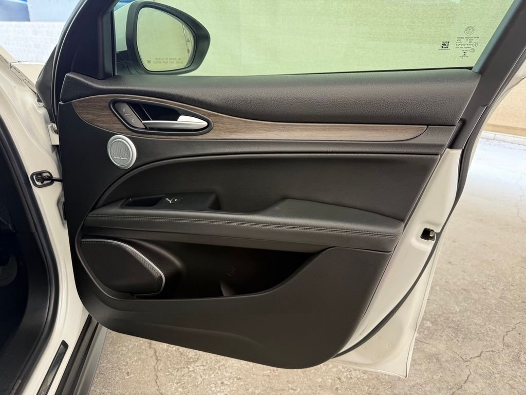 Used 2018 White Alfa Romeo Ti image 13