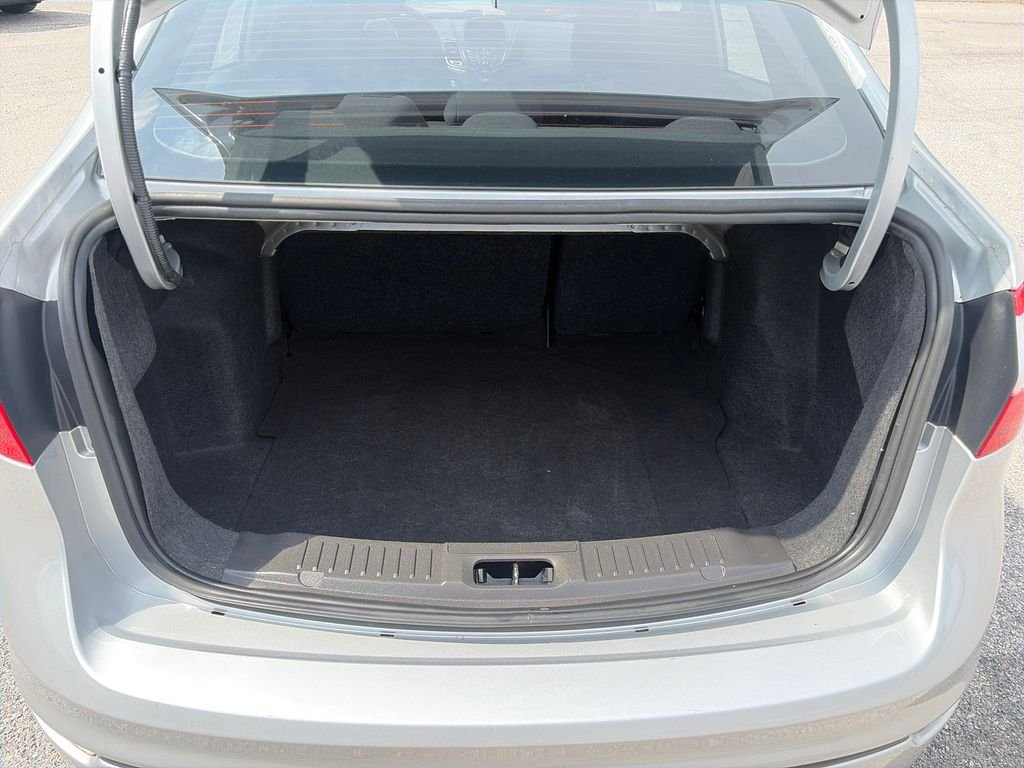 Used 2018 Silver Ford SE image 22