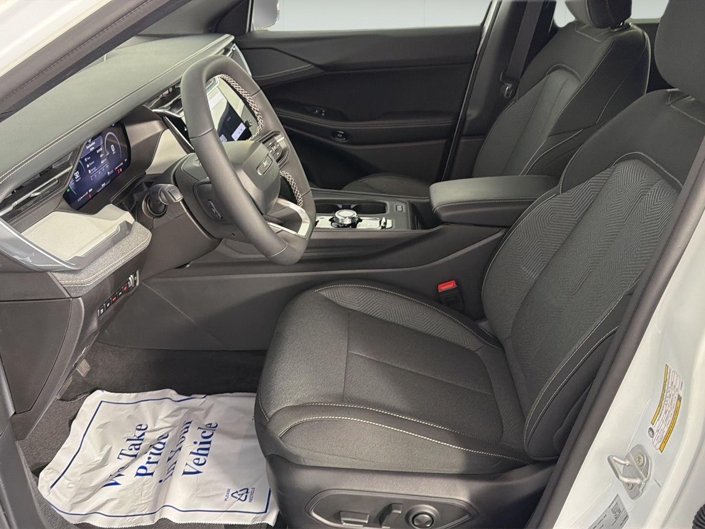 New 2026 Bright White Clear-Coat Exterior Paint Jeep Laredo image 10