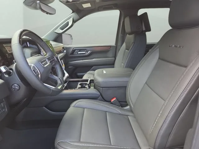 2026 GMC Yukon Denali - Photo 28