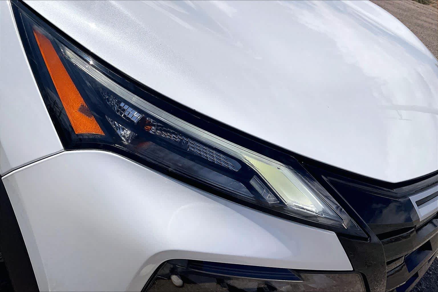 Used 2025 Everest White Pearl Nissan Rock Creek image 27