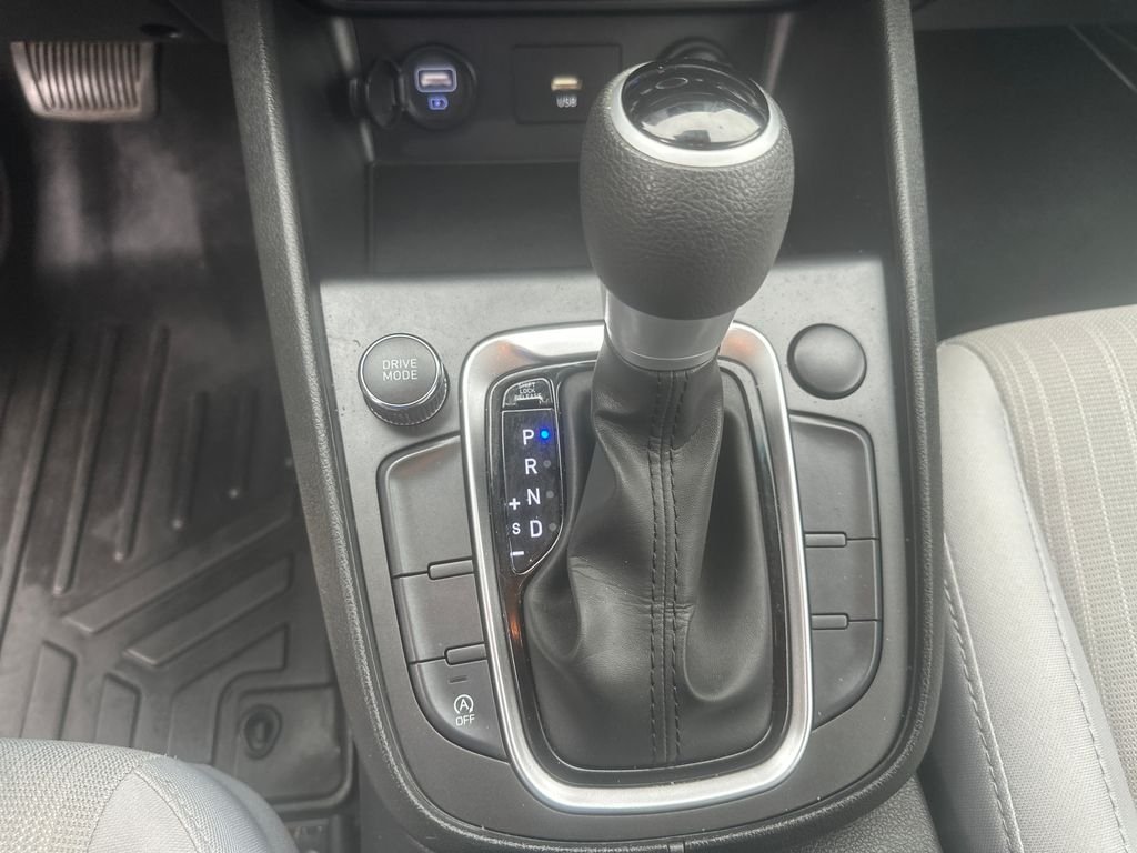 Used 2023 White Hyundai SEL image 16