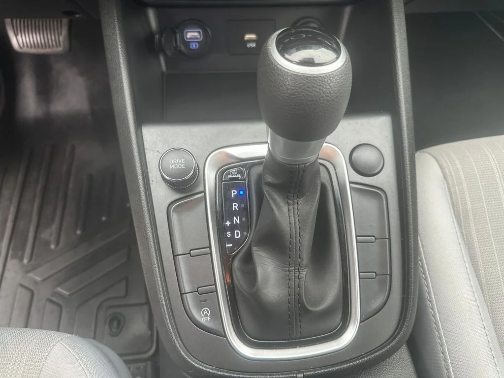 Used 2023 White Hyundai SEL image 16