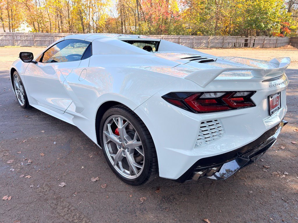 Used 2021 White Chevrolet Stingray image 11