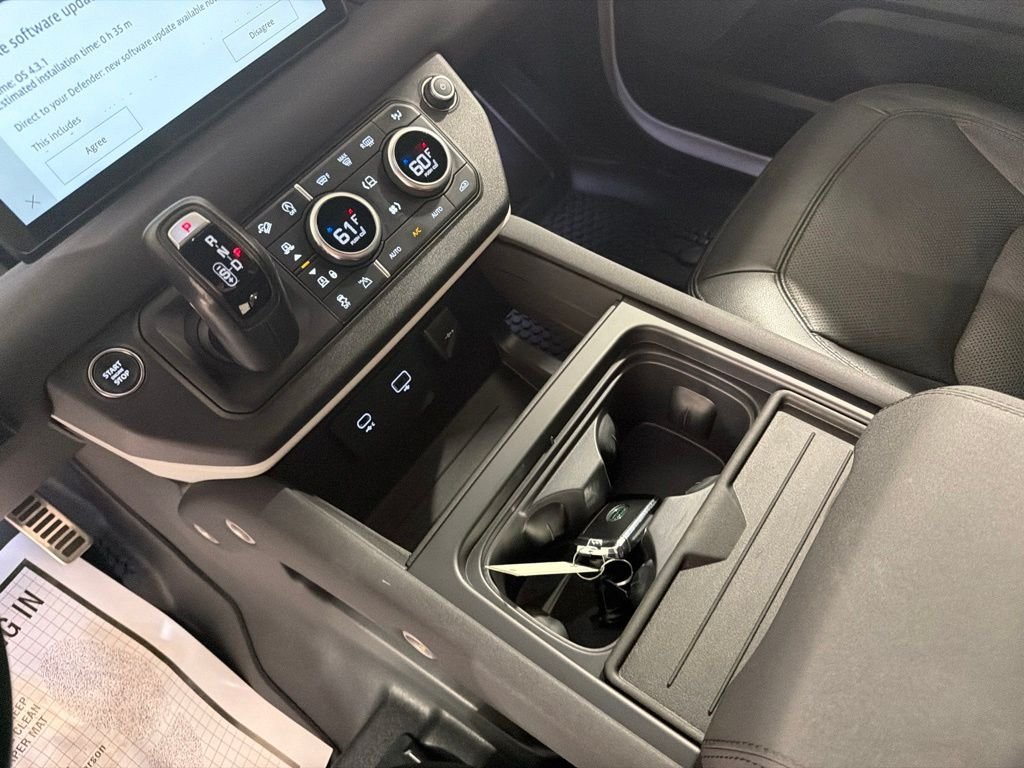 Used 2023 Fuji White Land Rover SE image 17