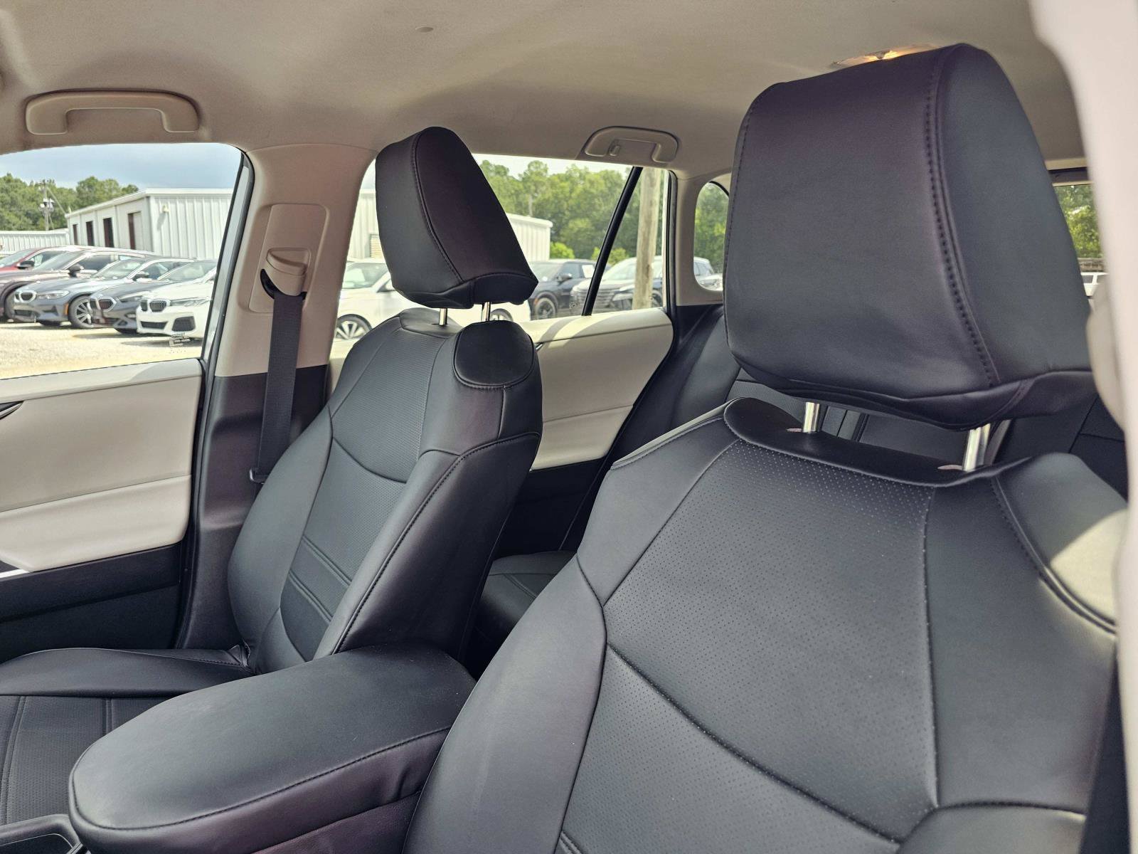 Used 2021 Silver Toyota XLE image 18