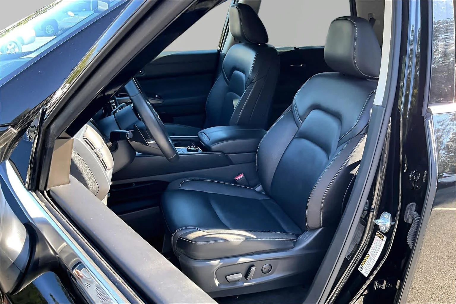 Used 2025 Super Black Nissan SL image 8