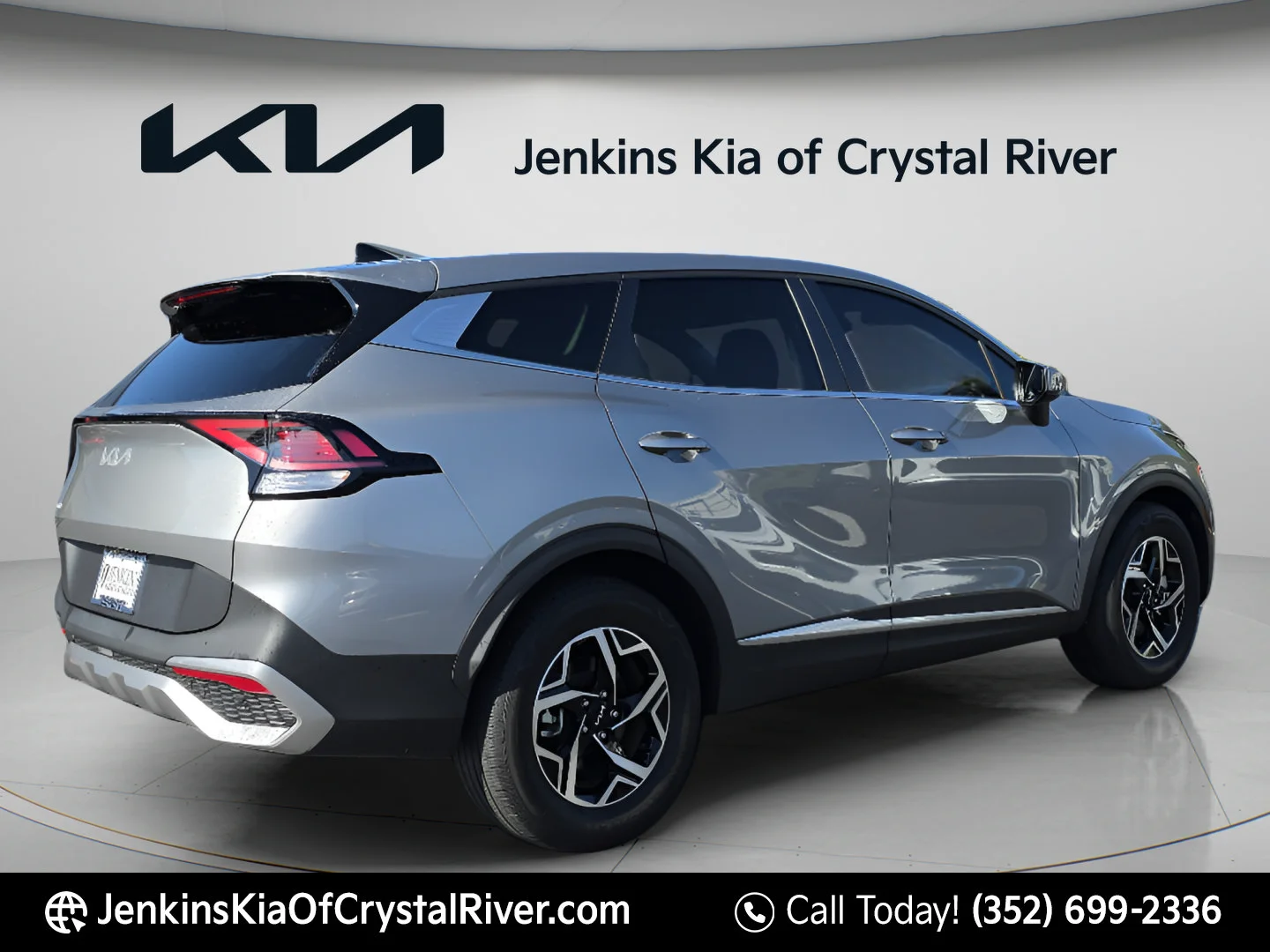 Used 2025 Steel Gray Kia LX image 4