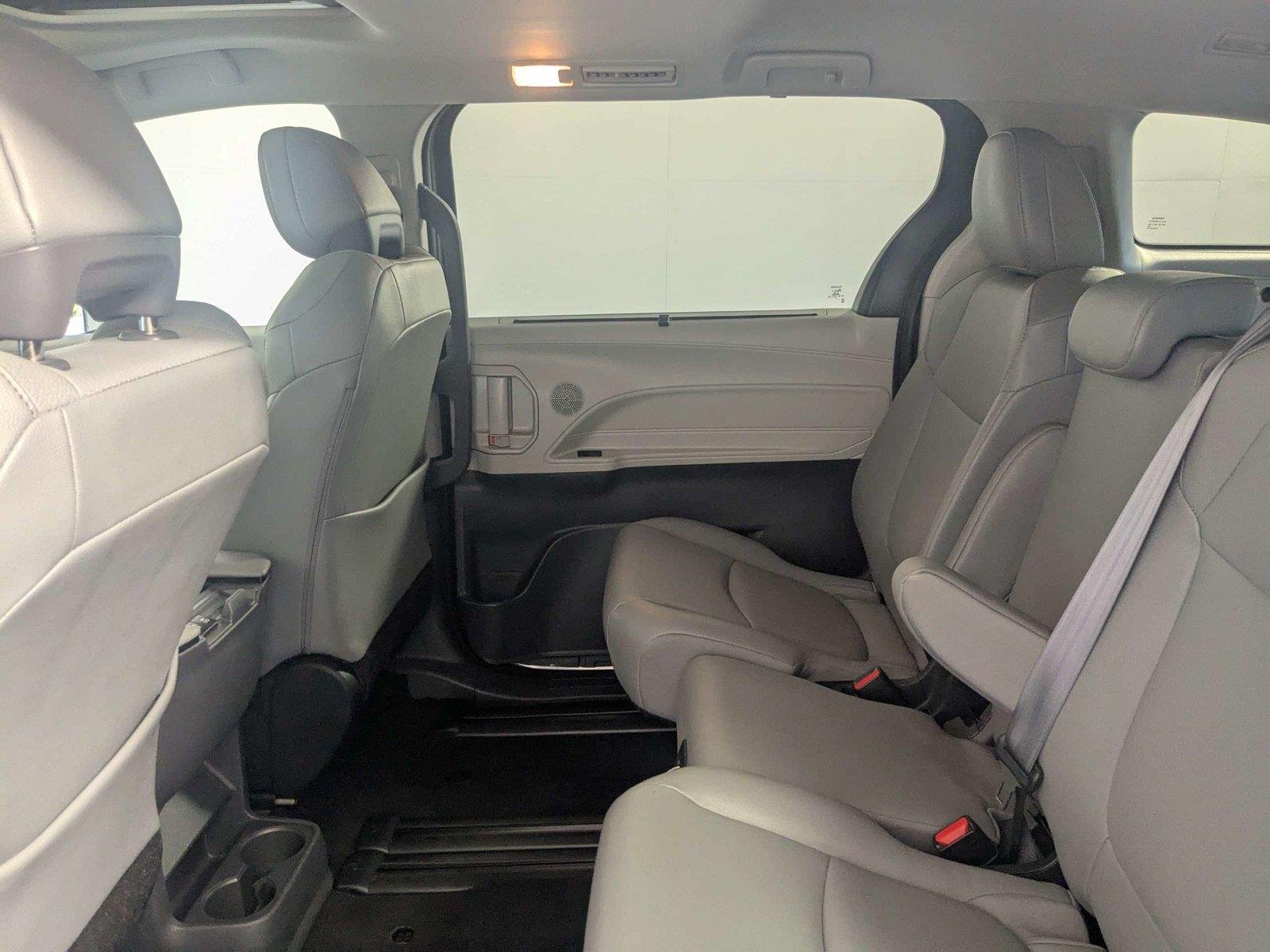 2024 Toyota Sienna XLE - Photo 34
