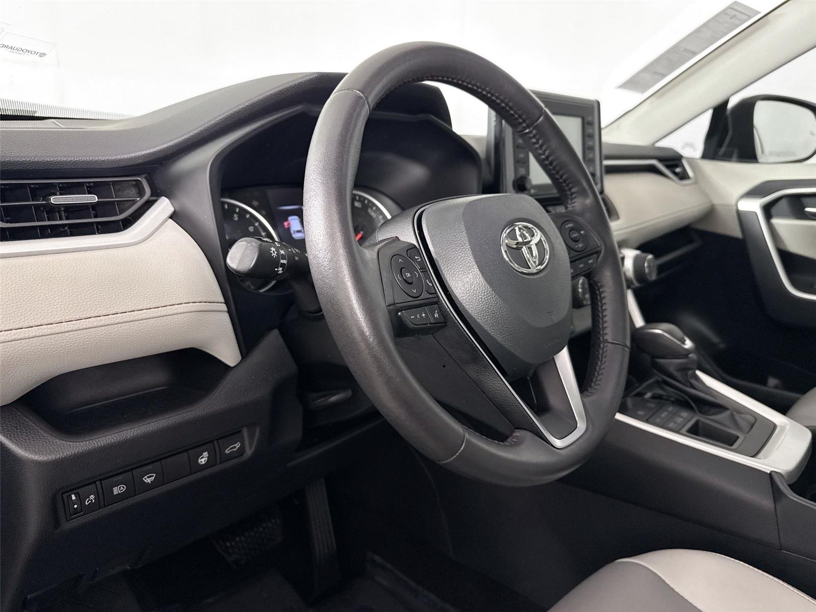 Certified Used 2022 Midnight Black Metallic Toyota XLE Premium image 4