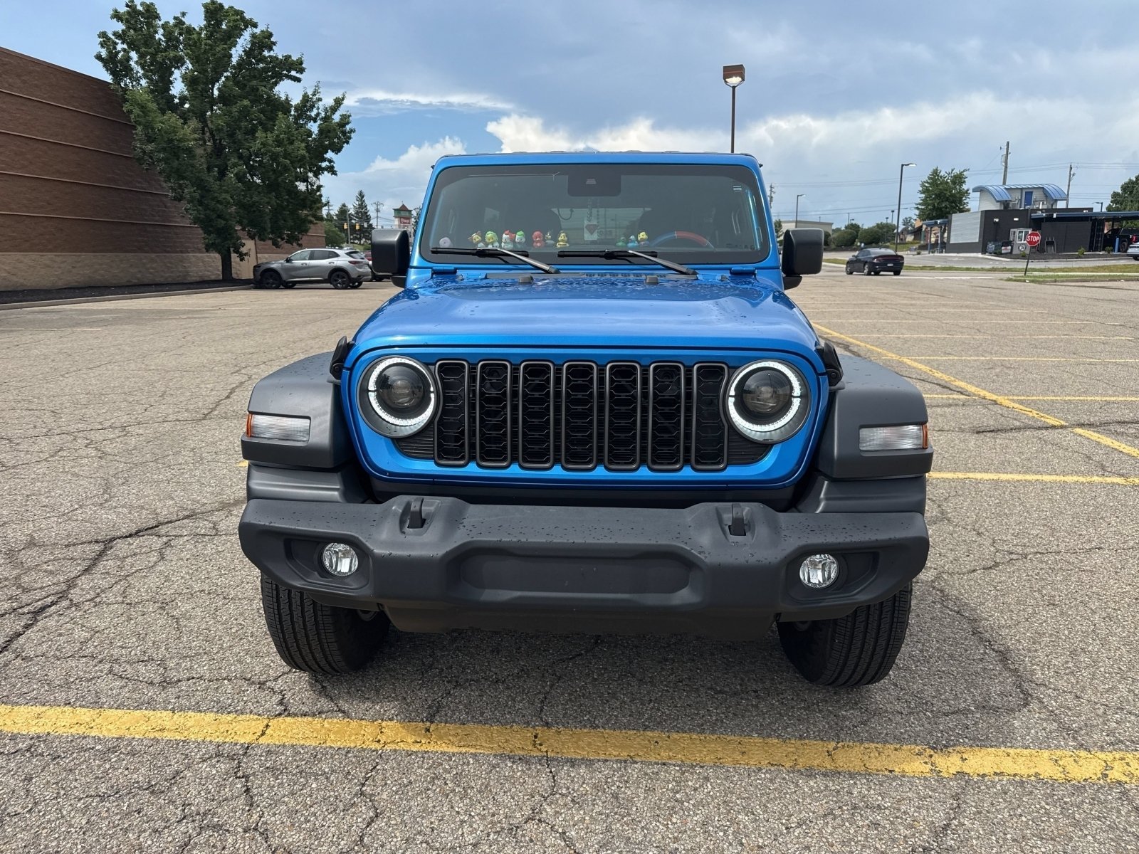 Used 2024 Hydro Blue Pearlcoat Jeep Sport S image 11