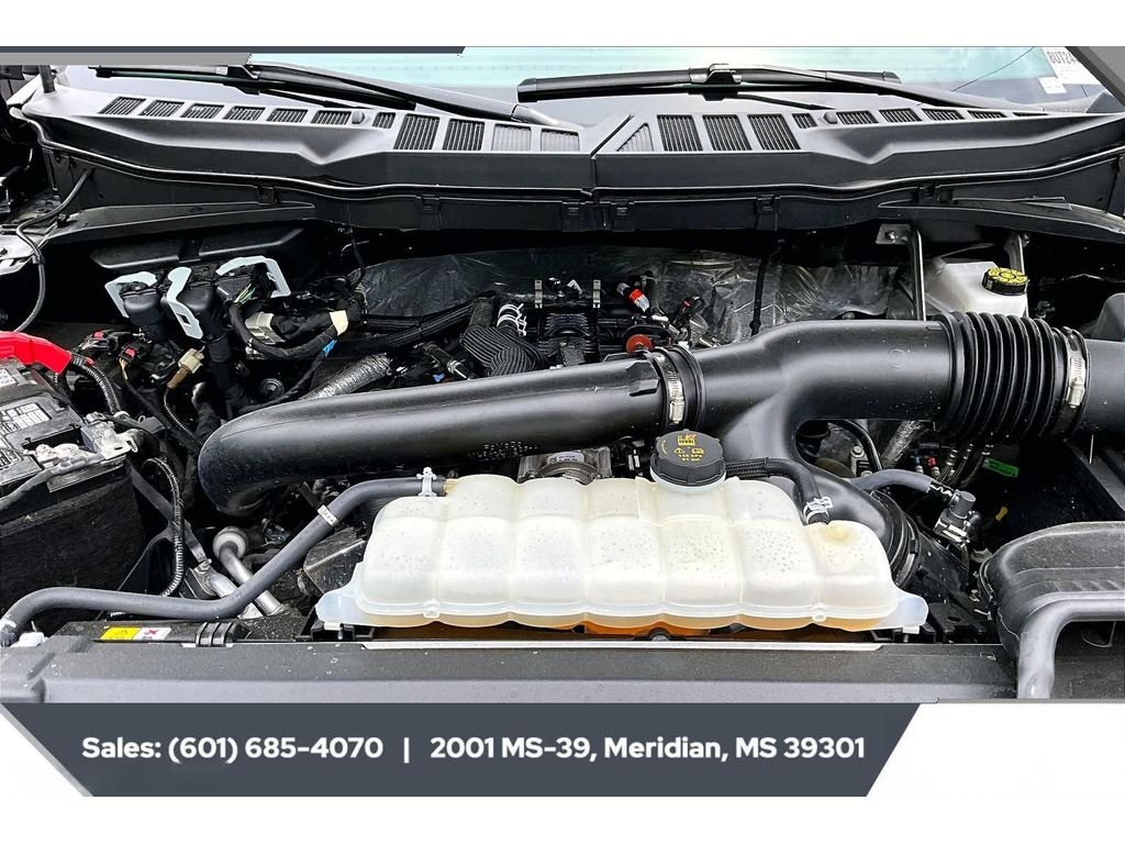 Used 2025 Agate Black Metallic Ford XLT image 8