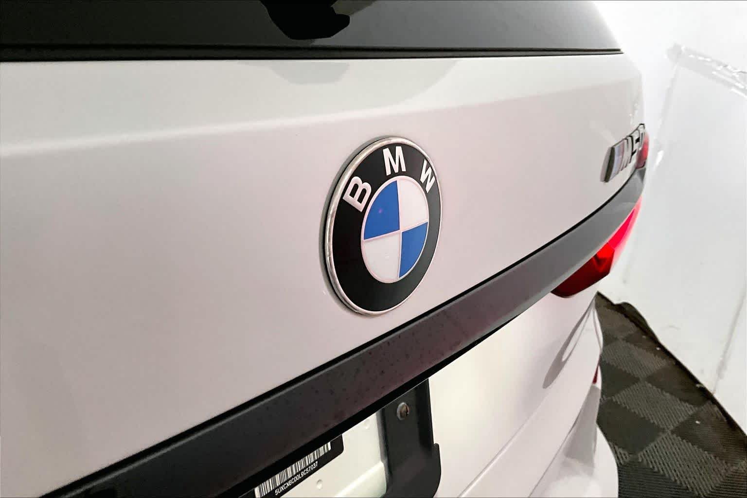 Used 2020 Alpine White BMW M50i image 30