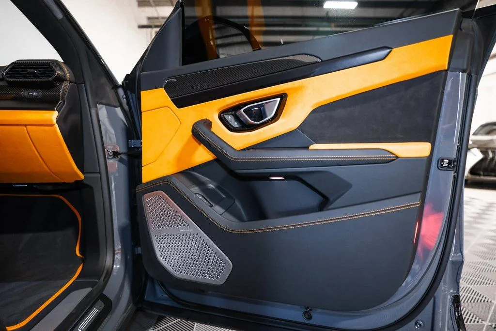 Used 2022  Lamborghini  image 20
