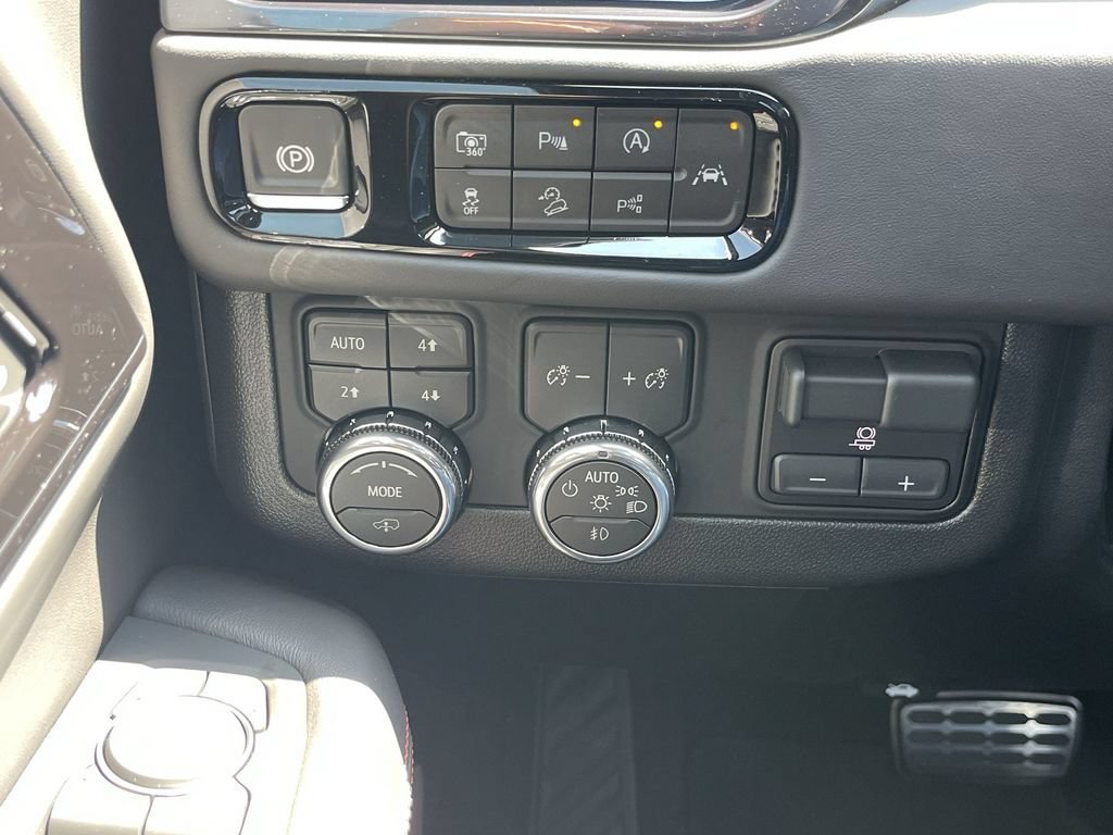 2026 GMC Yukon XL AT4 Ultimate - Photo 18