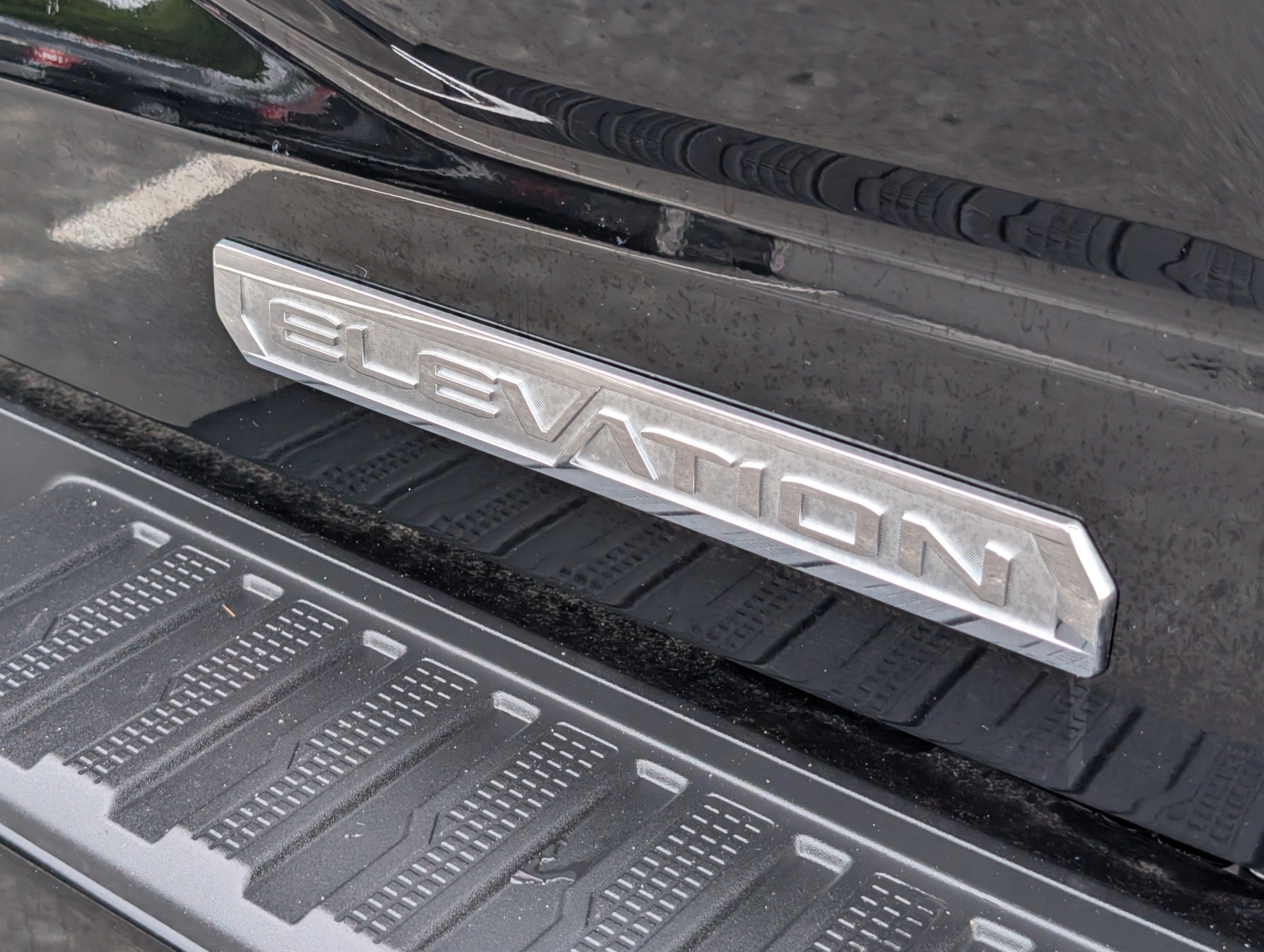 Used 2026 Onyx Black GMC Elevation image 8