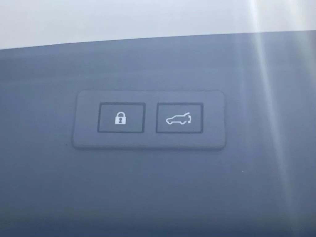 Certified Used 2025 Crystal White Pearl Subaru Limited image 34