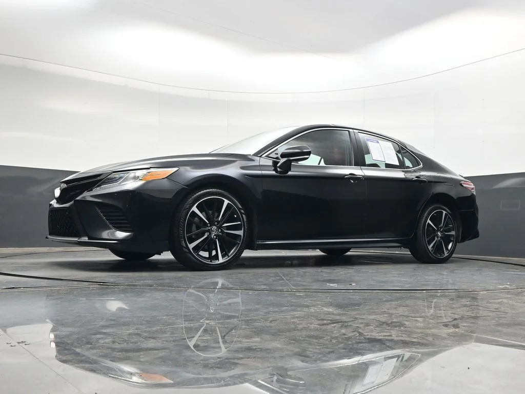 Used 2018 Midnight Black Metallic Toyota XSE image 33