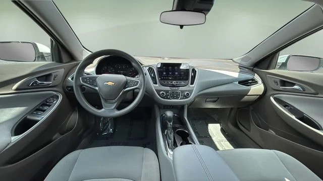 Used 2025 Summit White Chevrolet 1LT image 16