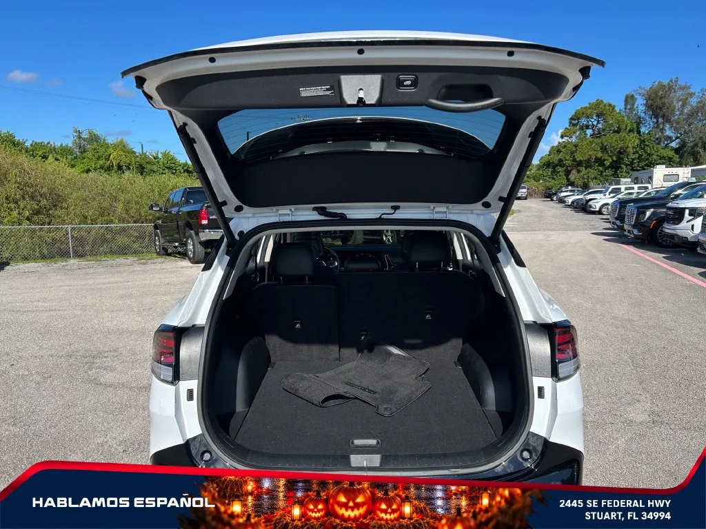 Used 2025 White Kia SX-Prestige image 11