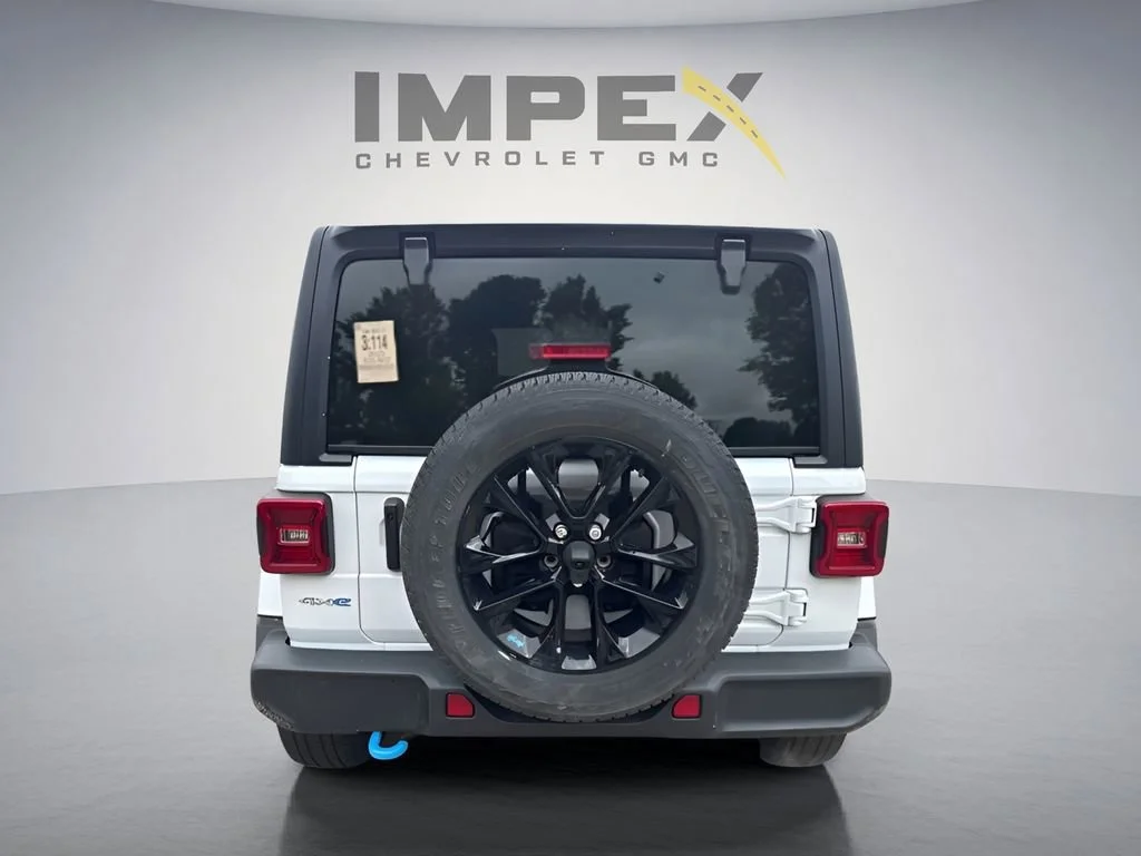 Used 2023 White Jeep Sahara image 3
