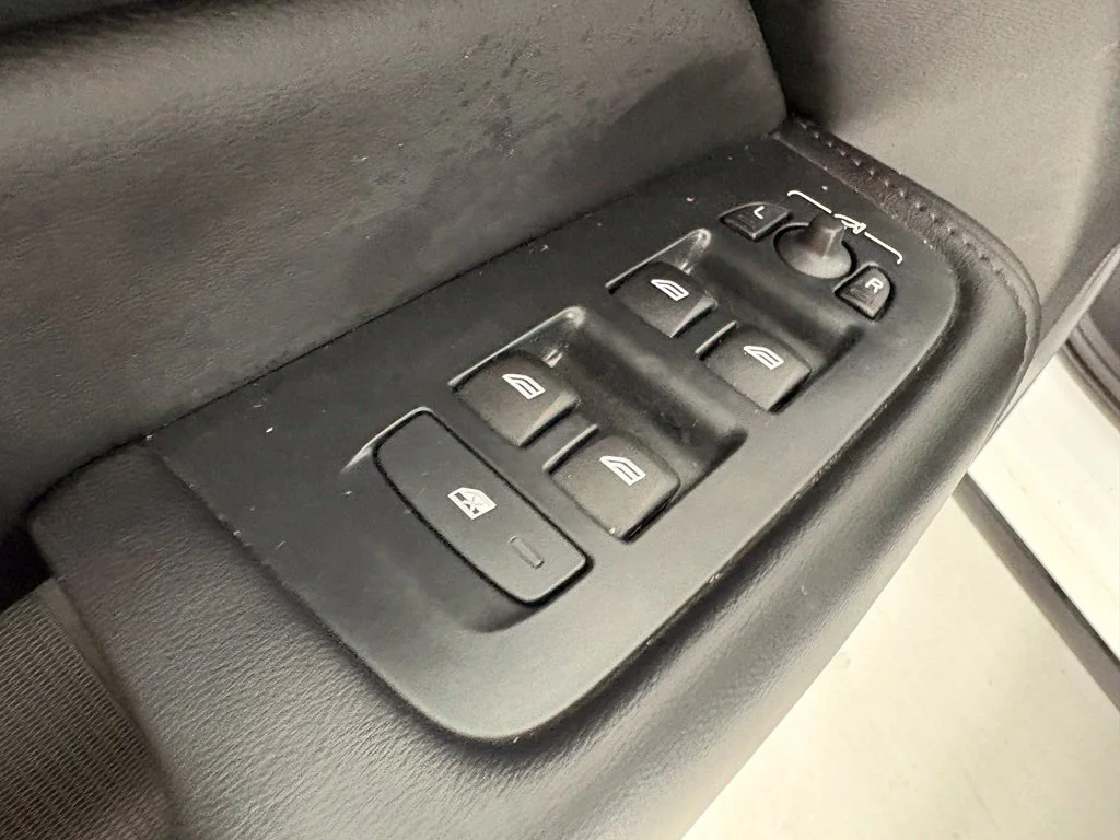 Used 2024 White Volvo B5 Core image 20