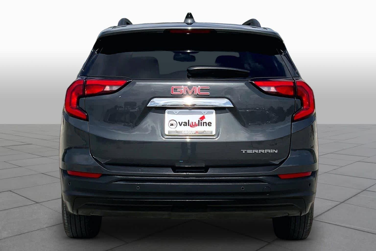 Used 2018 Graphite Gray Metallic GMC SLE image 5