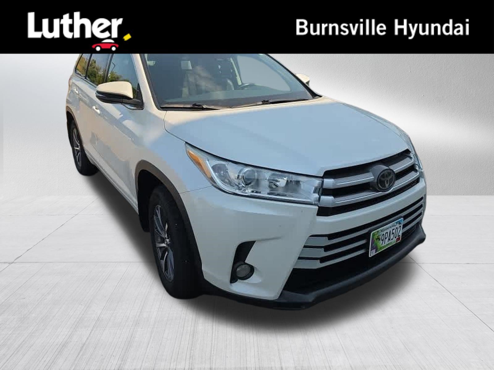 Used 2017 Blizzard Pearl Toyota XLE image 1