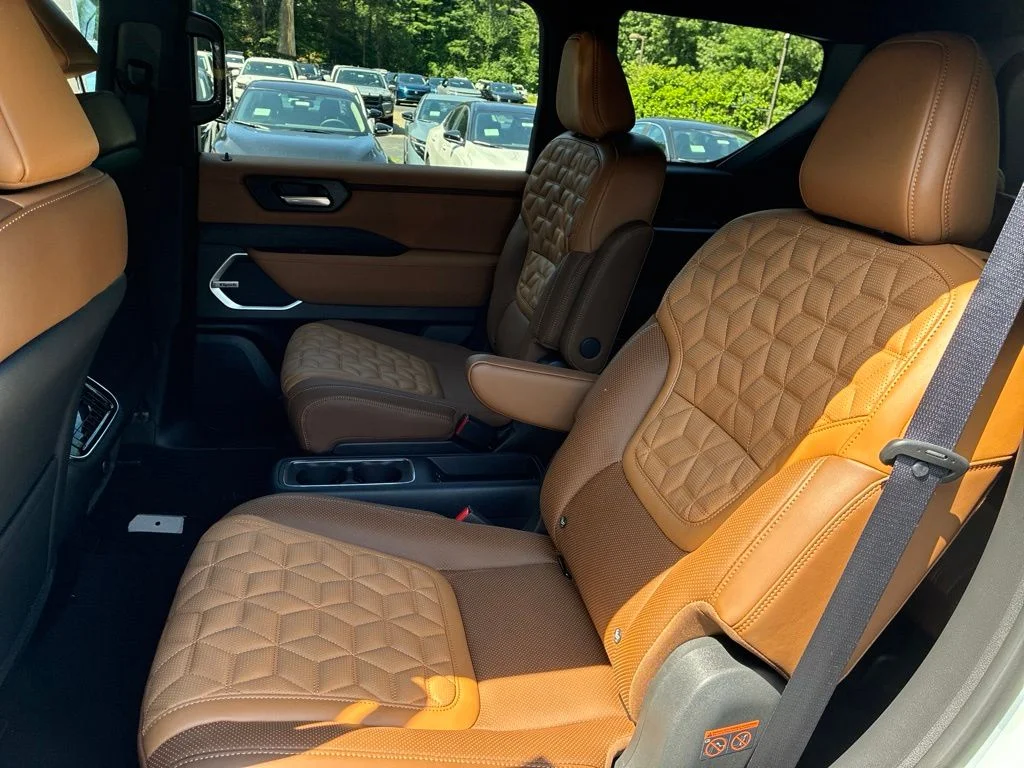 New 2026 Everest White TriCoat / Super Black Two-tone Nissan Platinum Reserve image 18