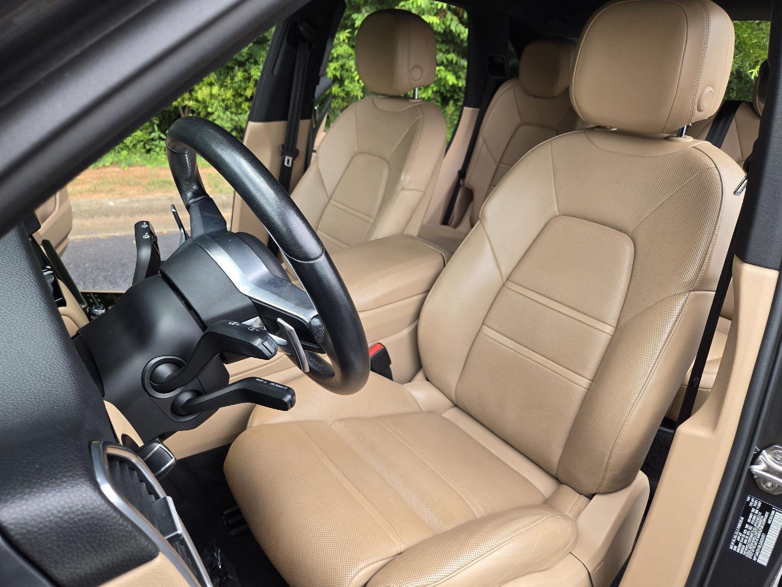 Used 2020  Porsche Base image 16