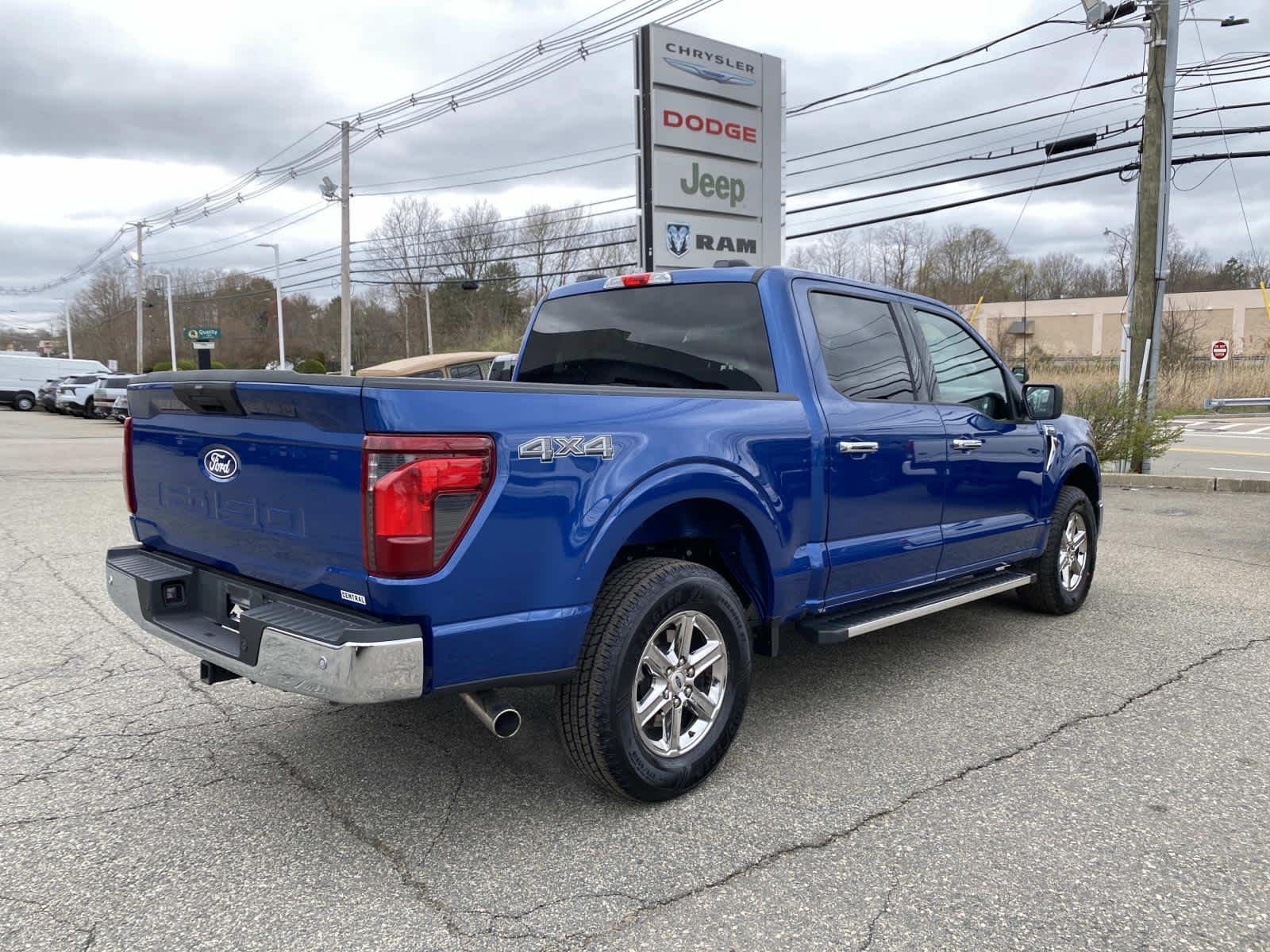 Certified Used 2025 Atlas Blue Ford XLT image 3