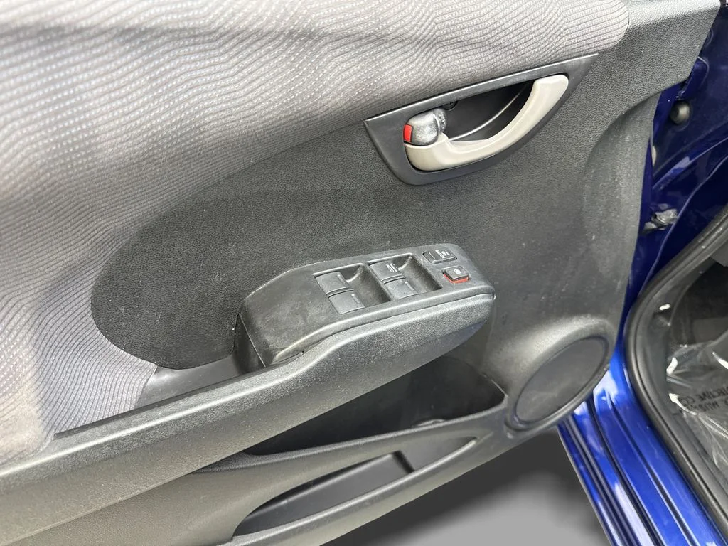 Used 2011  Honda Base image 30