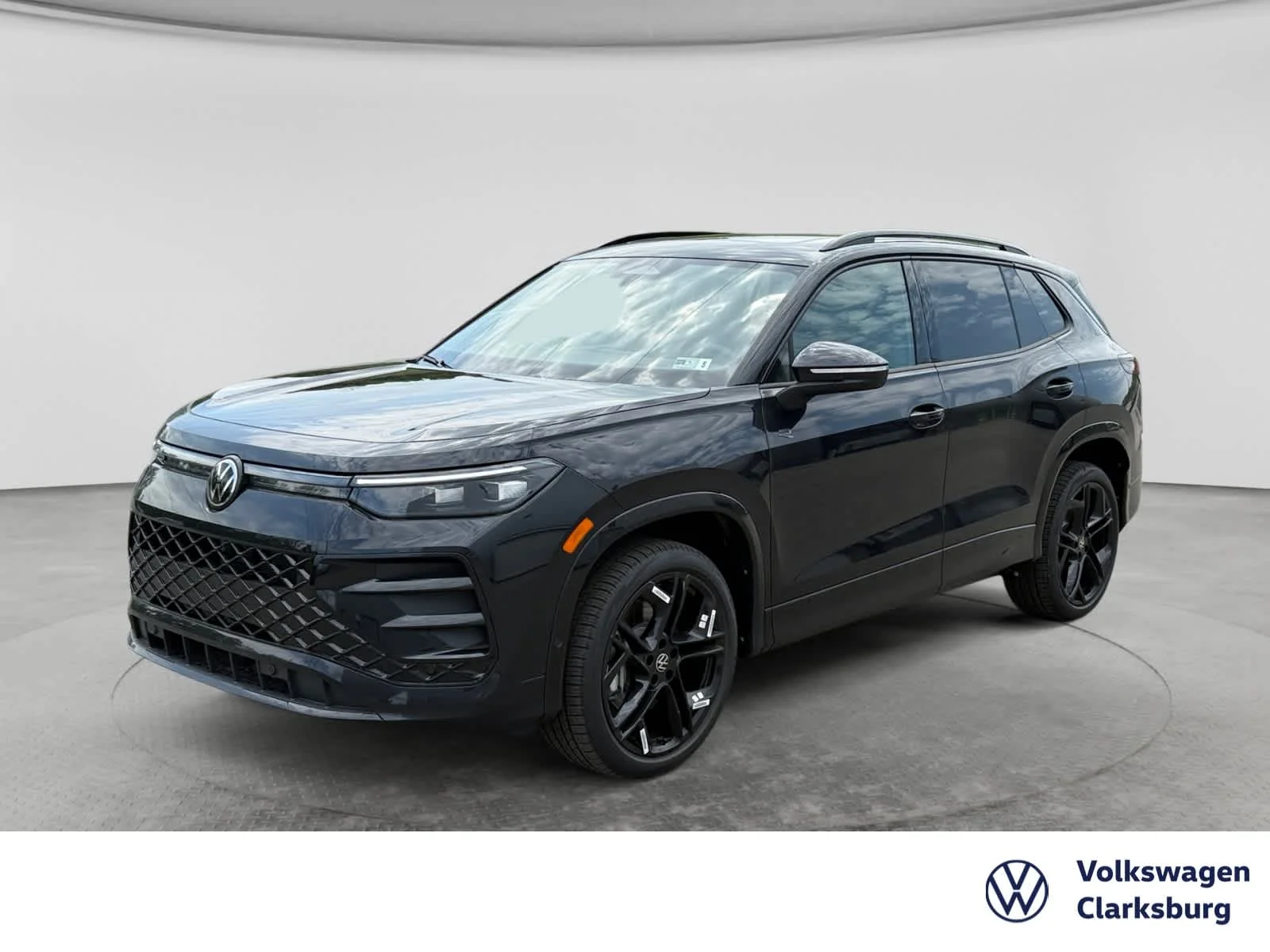 2026 Volkswagen Tiguan 2.0T SE R-Line Black 4Motion's photo