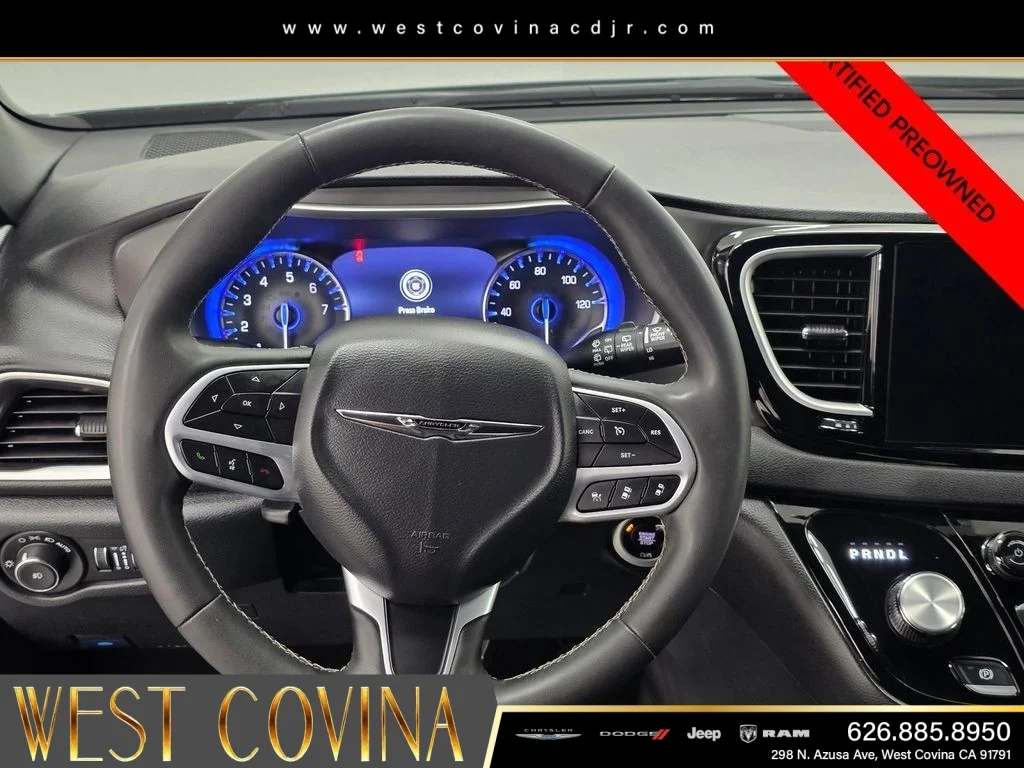 Used 2025 White Chrysler Select image 17