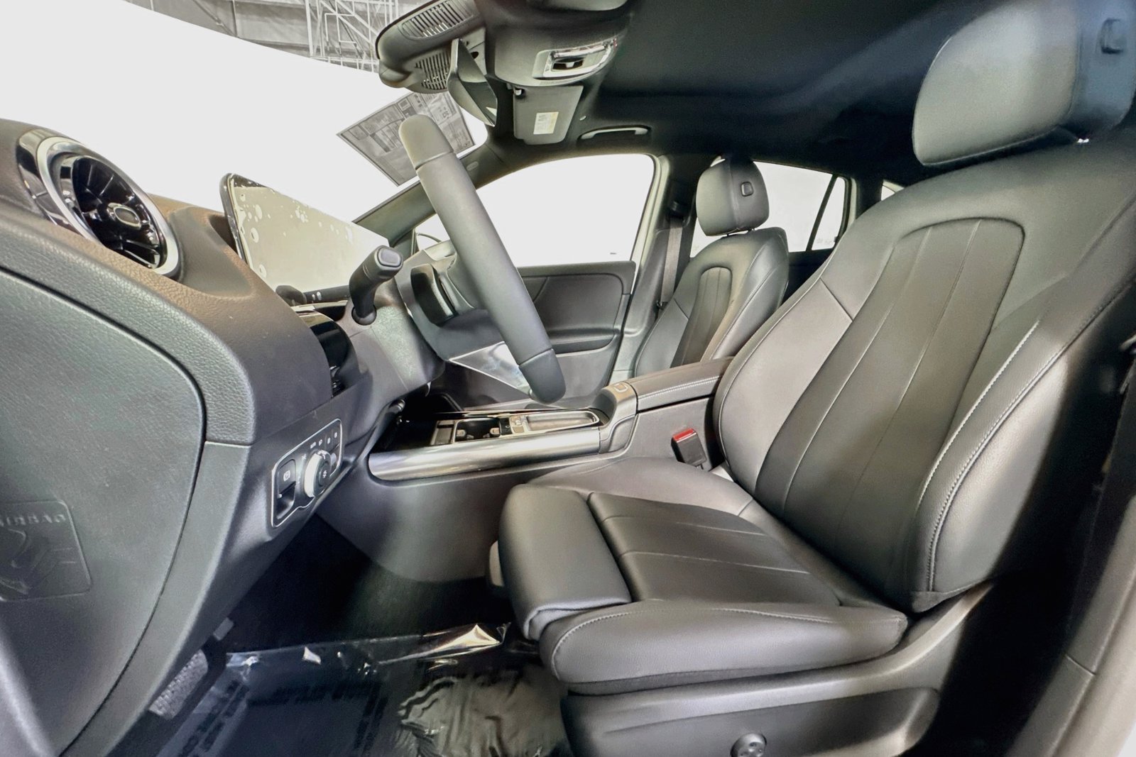 New 2026 Polar White Mercedes-Benz GLA 250 image 18