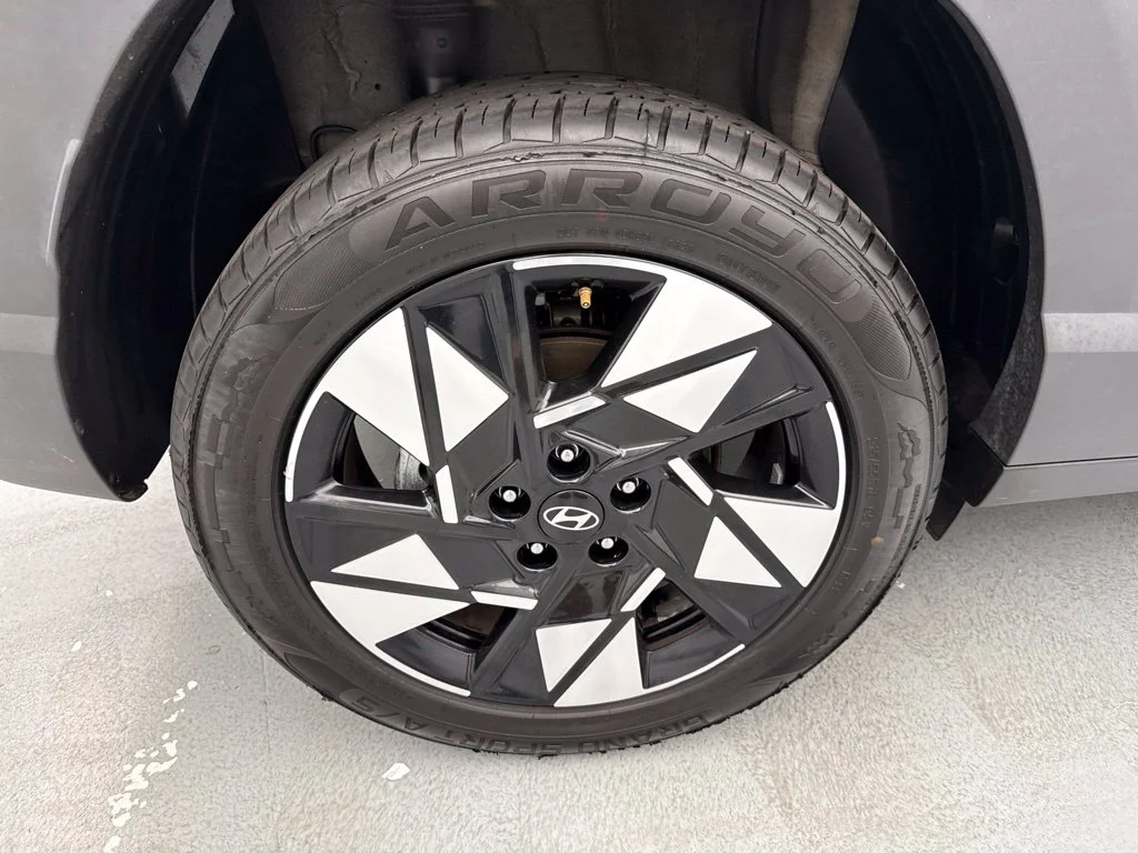2024 Hyundai Kona SEL SUV Slide 9