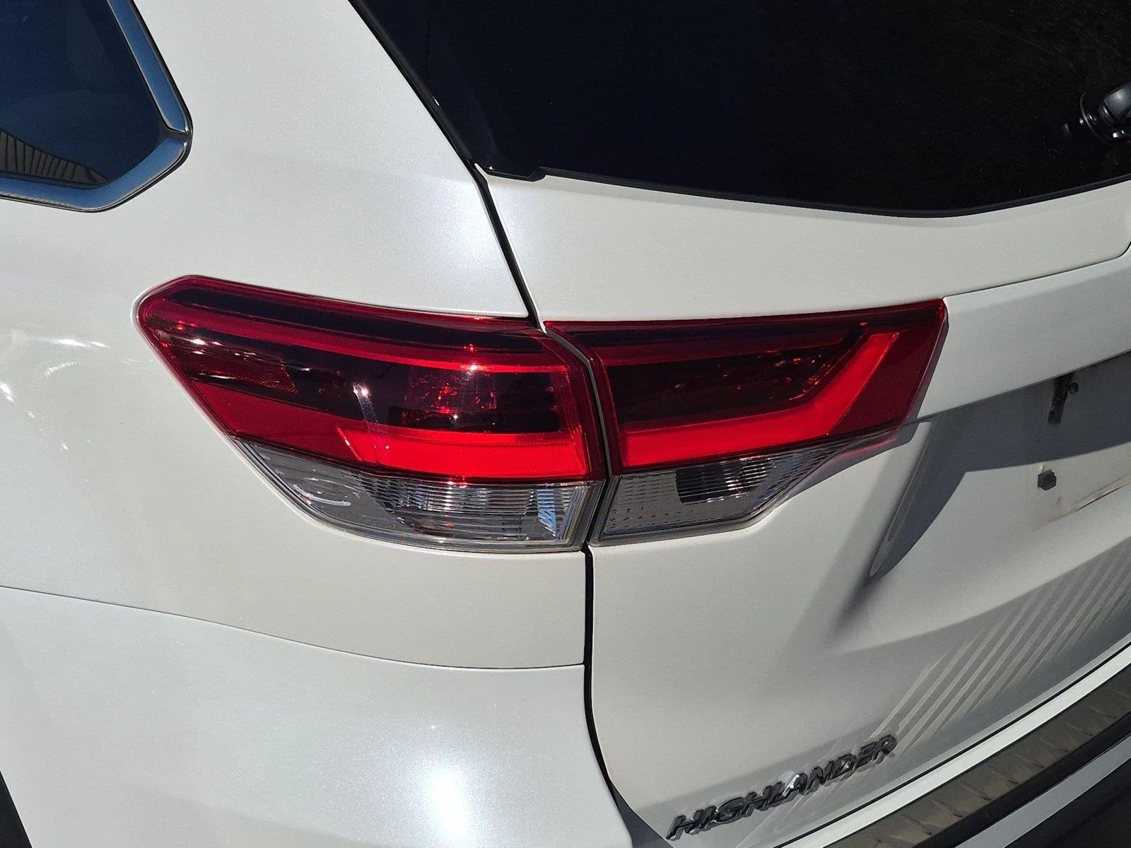 Used 2018 Blizzard Pearl Toyota Limited image 11