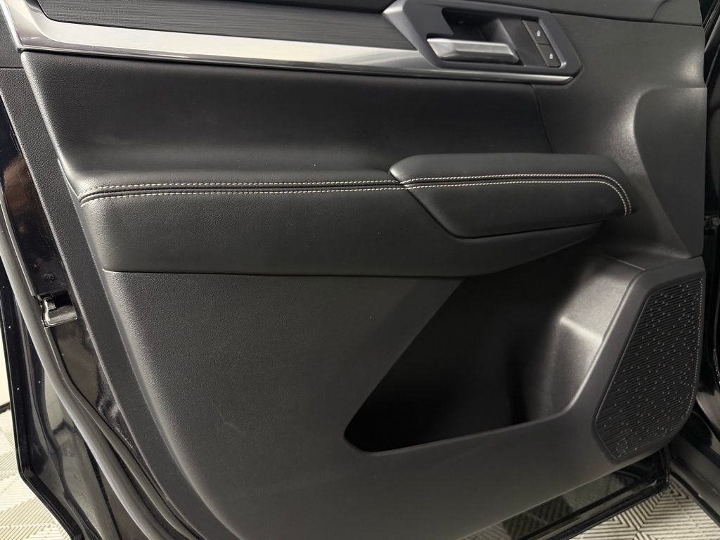 Used 2026 Ebony Twilight Metallic GMC Elevation image 24