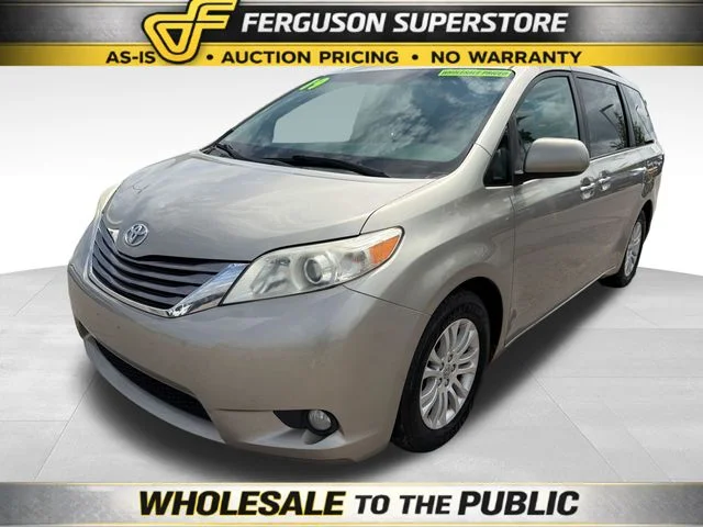 Used 2016  Toyota XLE image 3